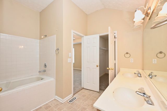 621 Kingsway Dr, Old Hickory, TN 37138