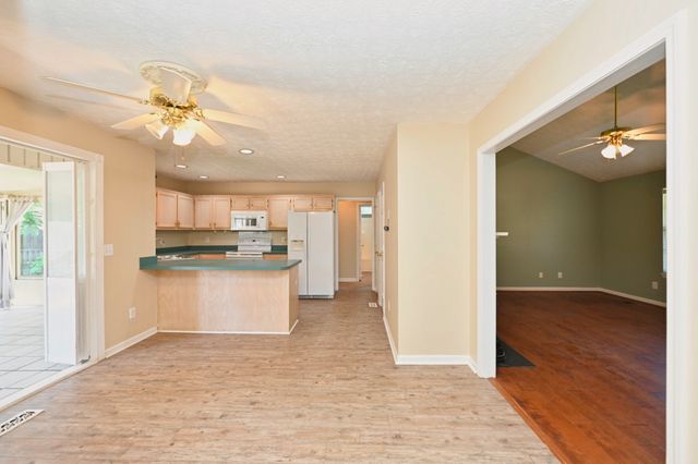 621 Kingsway Dr, Old Hickory, TN 37138