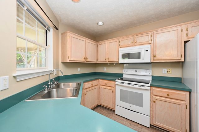 621 Kingsway Dr, Old Hickory, TN 37138
