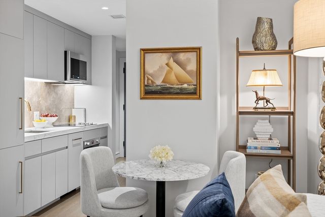 55 Lagrange St 1006, Boston, MA 02116