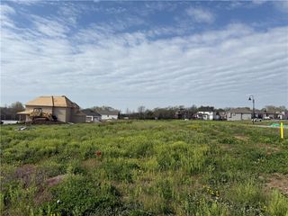 2700 NE Crestview Street, Blue Springs, MO 64029