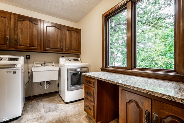 10715 Compass Court, Indianapolis, IN 46256