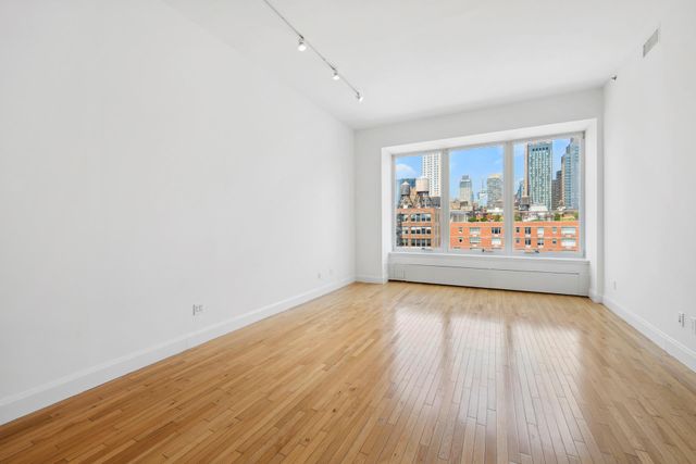 121 W 19TH Street PHF, New York City, NY 10011
