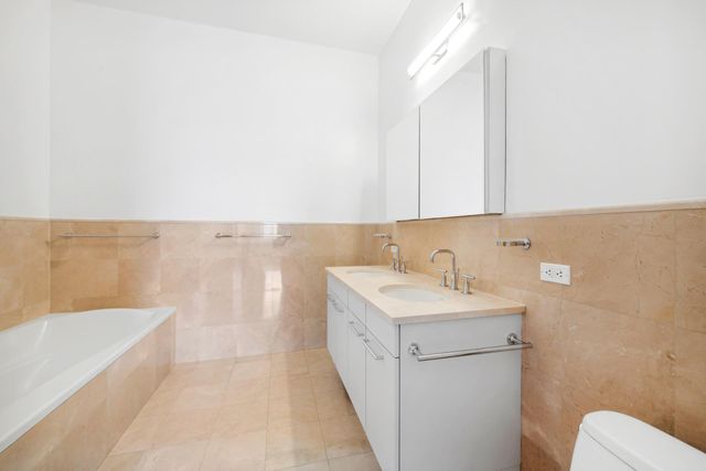 121 W 19TH Street PHF, New York City, NY 10011