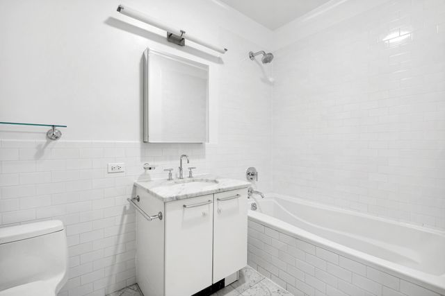 121 W 19TH Street PHF, New York City, NY 10011
