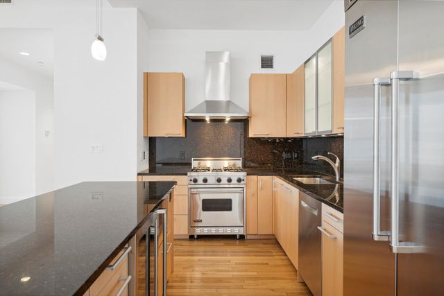 121 W 19TH Street PHF, New York City, NY 10011