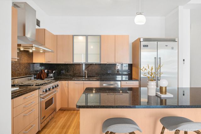 121 W 19TH Street PHF, New York City, NY 10011