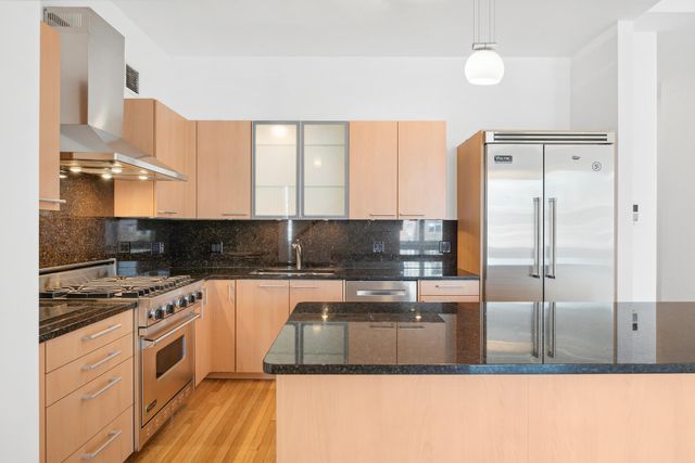 121 W 19TH Street PHF, New York City, NY 10011
