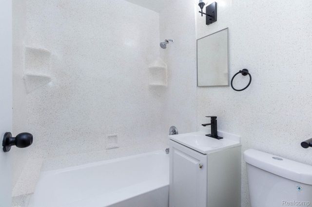 23824 Tuscany Avenue, Eastpointe, MI 48021