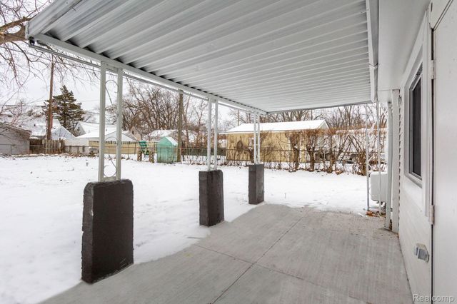 23824 Tuscany Avenue, Eastpointe, MI 48021