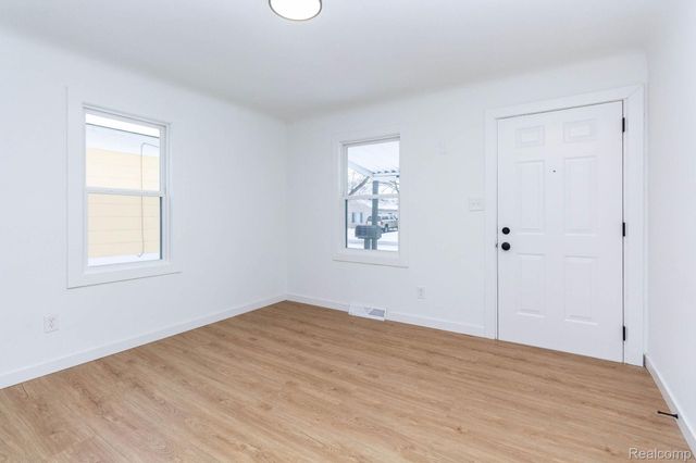 23824 Tuscany Avenue, Eastpointe, MI 48021