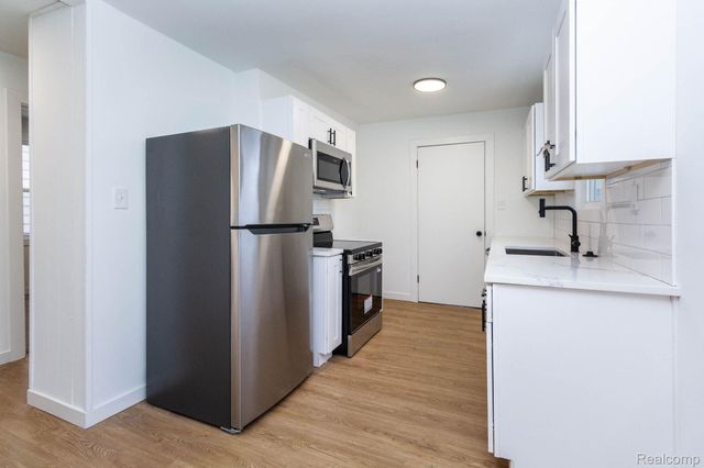 23824 Tuscany Avenue, Eastpointe, MI 48021