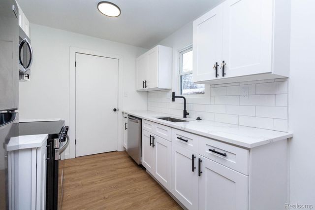 23824 Tuscany Avenue, Eastpointe, MI 48021