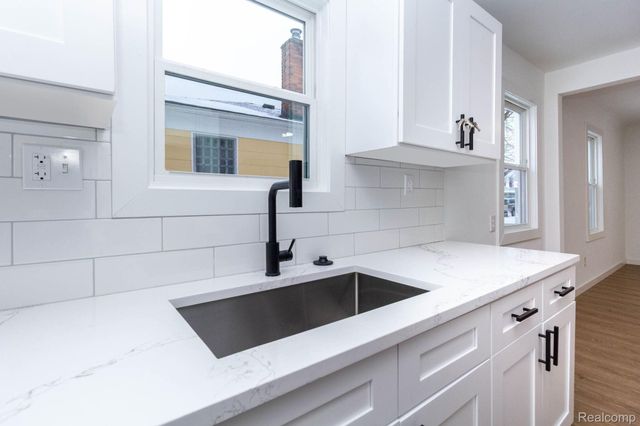 23824 Tuscany Avenue, Eastpointe, MI 48021