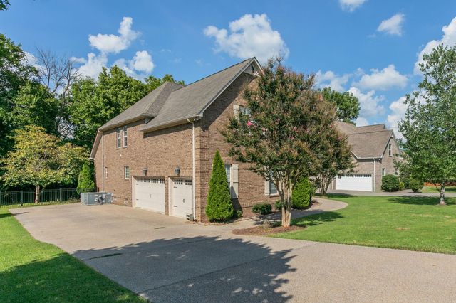 1002 Glessner DR, Spring Hill, TN 37174