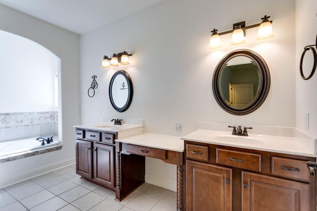 1002 Glessner DR, Spring Hill, TN 37174