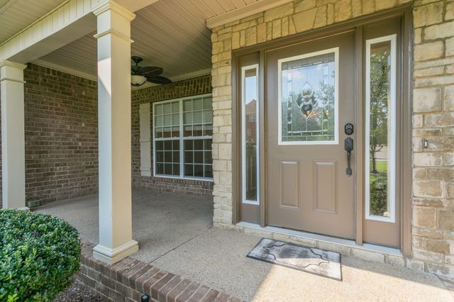 1002 Glessner DR, Spring Hill, TN 37174