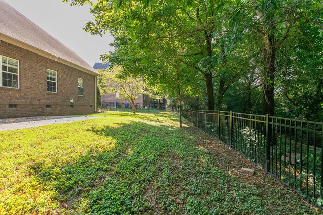 1002 Glessner DR, Spring Hill, TN 37174