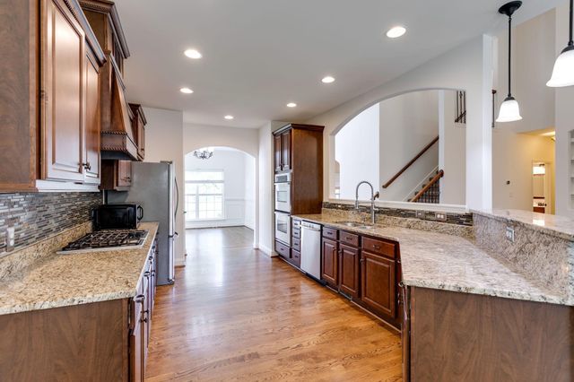 1002 Glessner DR, Spring Hill, TN 37174
