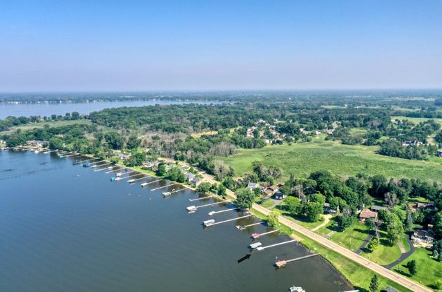 8112 N Shore Trail N, Forest Lake, MN 55025