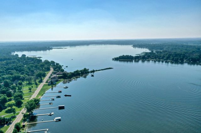 8112 N Shore Trail N, Forest Lake, MN 55025