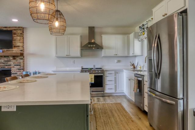 8112 N Shore Trail N, Forest Lake, MN 55025