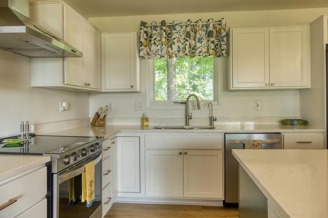 8112 N Shore Trail N, Forest Lake, MN 55025