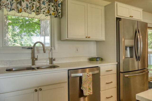 8112 N Shore Trail N, Forest Lake, MN 55025