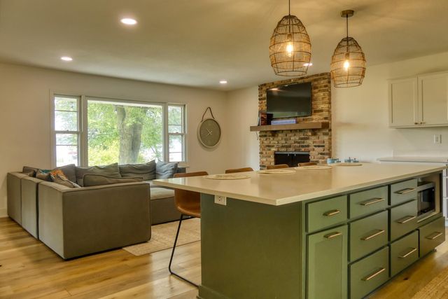 8112 N Shore Trail N, Forest Lake, MN 55025