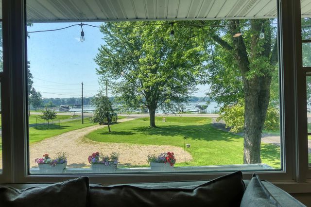 8112 N Shore Trail N, Forest Lake, MN 55025