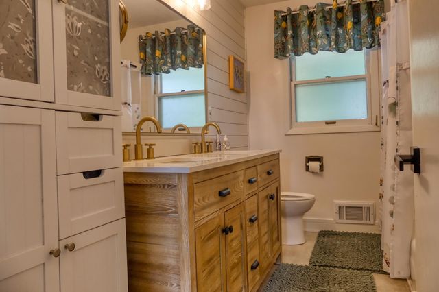 8112 N Shore Trail N, Forest Lake, MN 55025