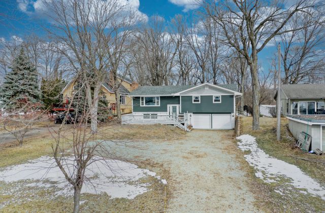 8112 N Shore Trail N, Forest Lake, MN 55025