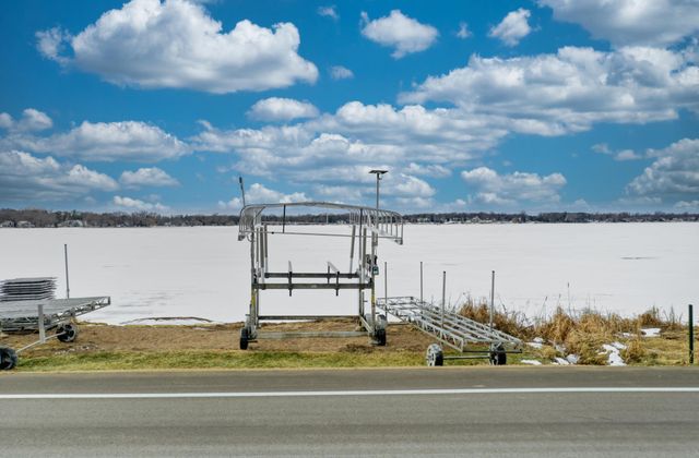 8112 N Shore Trail N, Forest Lake, MN 55025