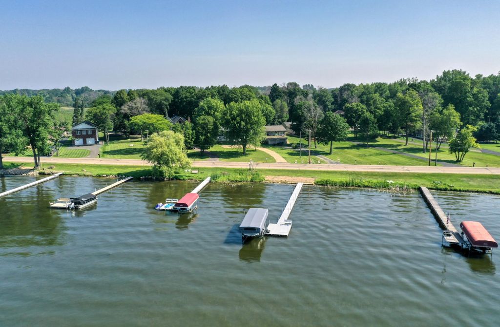 8112 N Shore Trail N, Forest Lake, MN 55025