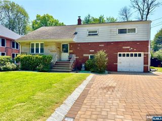 32 Van Arsdale Place, Teaneck, NJ 07666