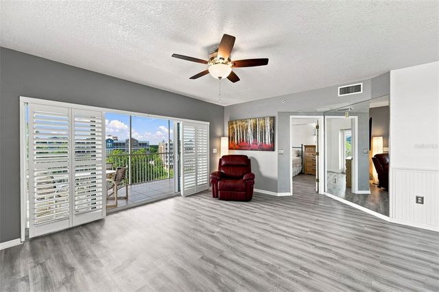 960 STARKEY ROAD 3501, Largo, FL 33771