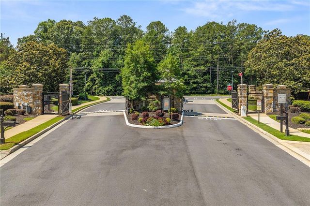 2122 Hunters Green Drive, Lawrenceville, GA 30043