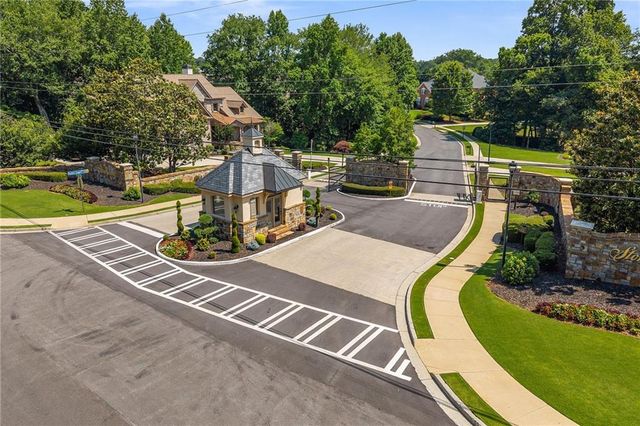 2122 Hunters Green Drive, Lawrenceville, GA 30043