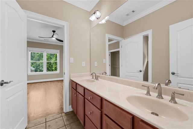 2122 Hunters Green Drive, Lawrenceville, GA 30043