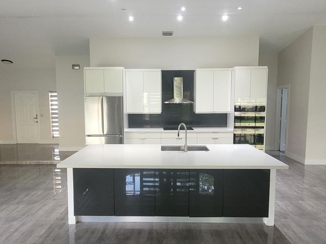5460 HAWKES BLUFF Avenue, Davie, FL 33331