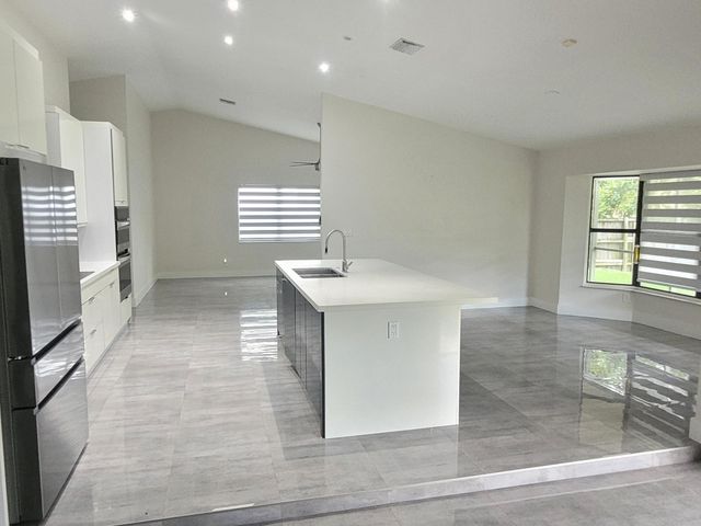 5460 HAWKES BLUFF Avenue, Davie, FL 33331