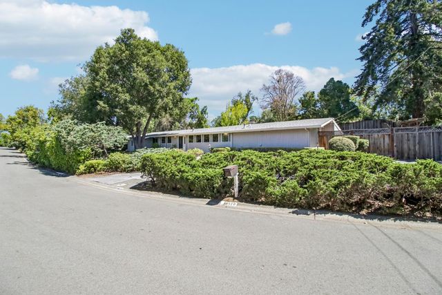 18570 Montpere Way, Saratoga, CA 95070