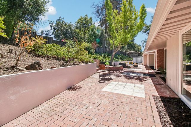 18570 Montpere Way, Saratoga, CA 95070
