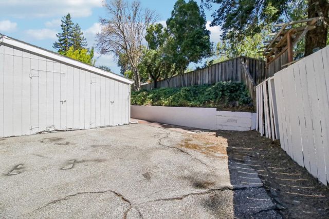 18570 Montpere Way, Saratoga, CA 95070