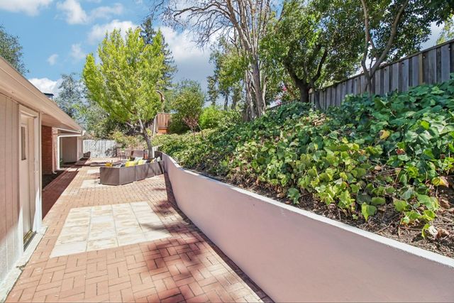 18570 Montpere Way, Saratoga, CA 95070