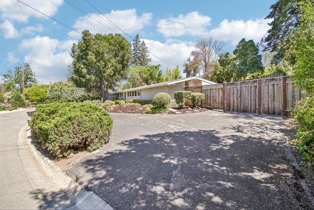 18570 Montpere Way, Saratoga, CA 95070