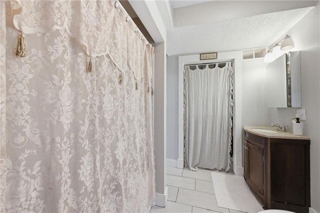 1210 E 23rd Avenue, North Kansas City, MO 64116