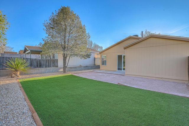 1777 Lee Loop NE, Rio Rancho, NM 87144