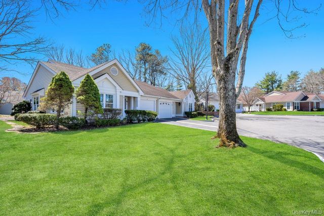 12 Baldwin Court, Ridge, NY 11961