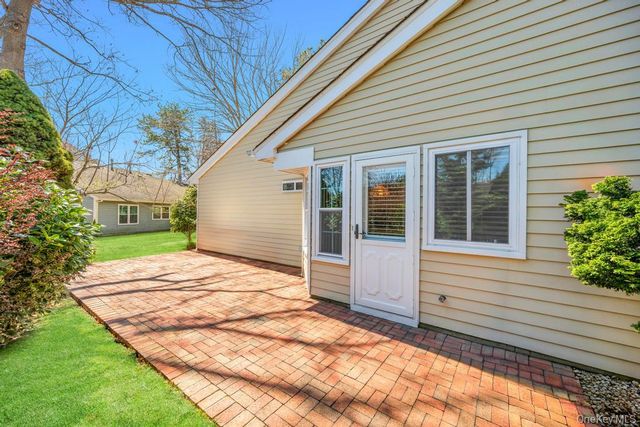 12 Baldwin Court, Ridge, NY 11961